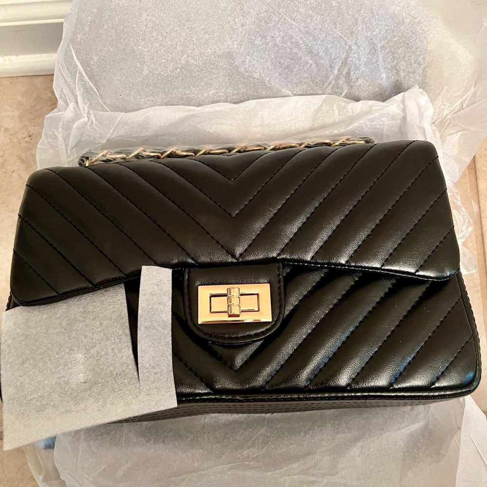 Black Chevron Chain Shoulder Bag